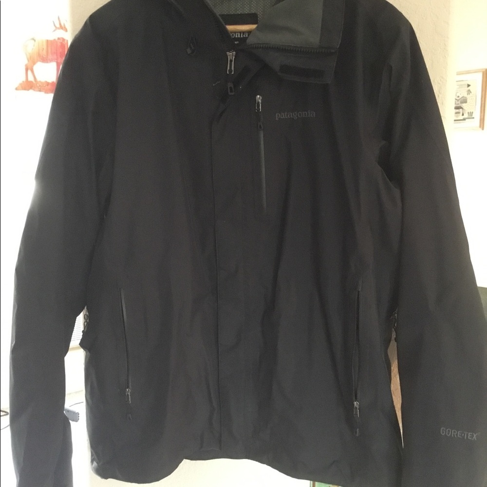 Patagonia Gortex jacket black & gray with hood